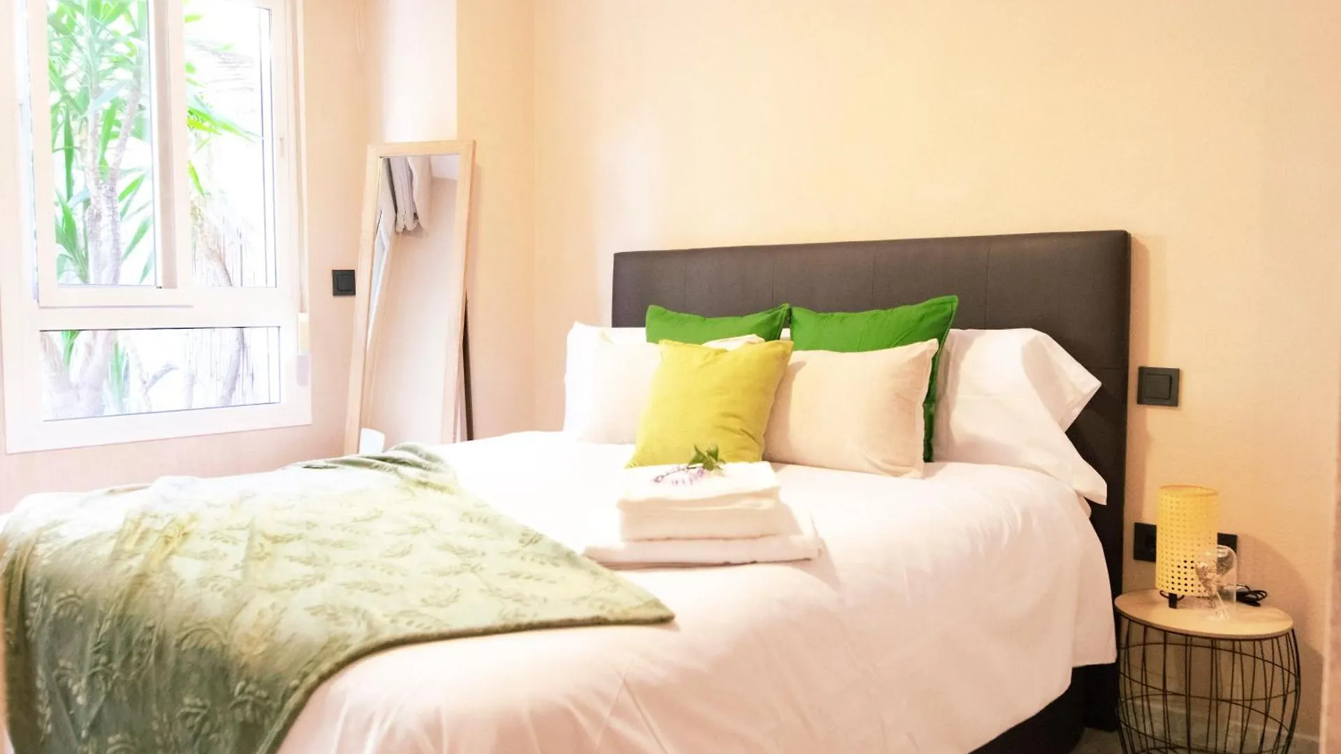 Casa Con Gran Patio Privado Apartment Malaga