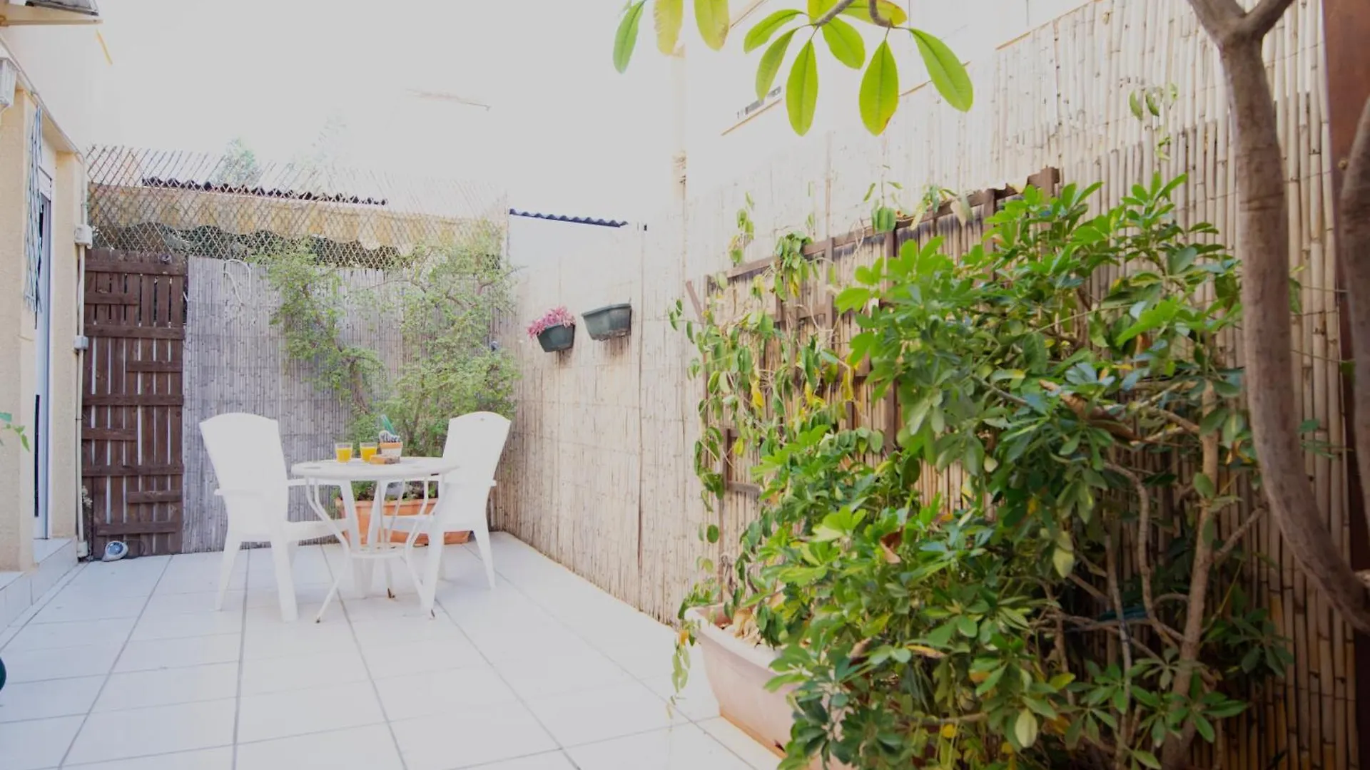 Casa Con Gran Patio Privado Apartment Malaga